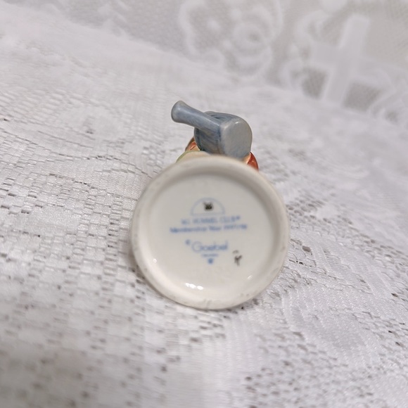 💛TM8 ‘Springtime Splendor’ HummelScape and Hummel Figurine ‘Nature’s Gift’. - Picture 12 of 13